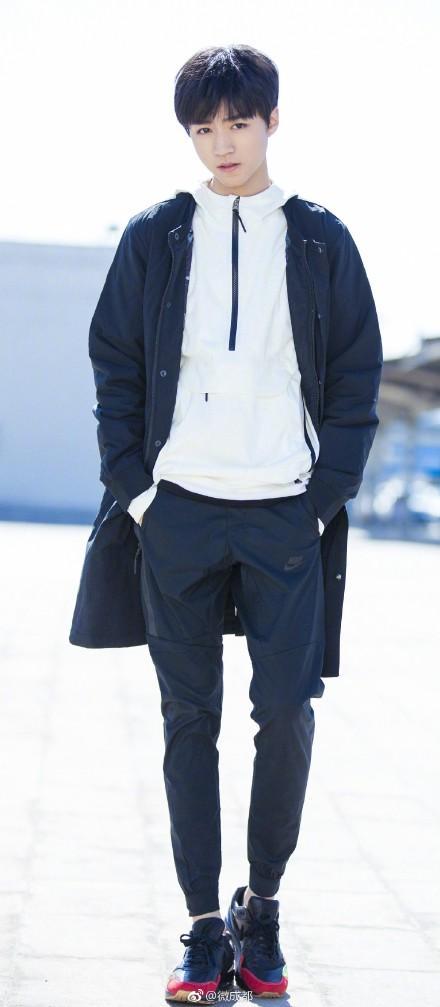 哪个男明星穿衣服好看,揭秘穿衣有型的男明星